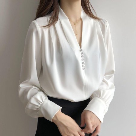 Белая шелковая блузка