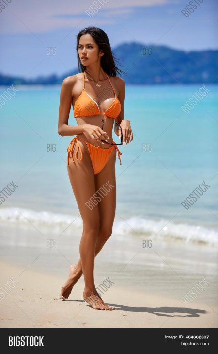 Девушка на пляже