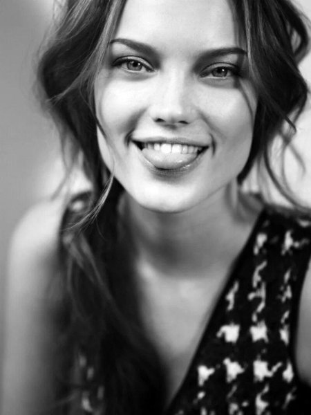 Девушка улыбка