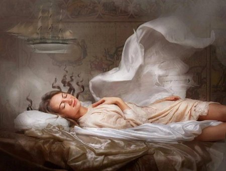 Женщина спит