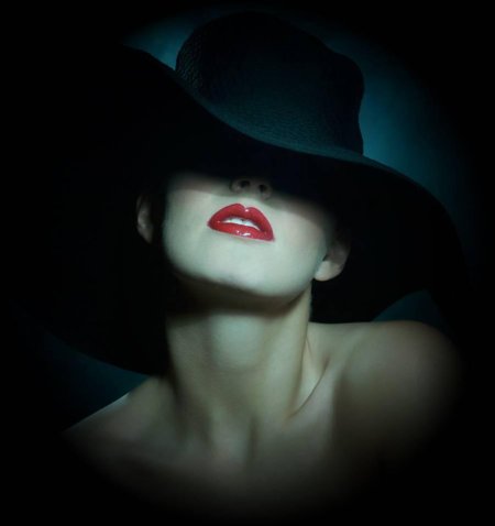 Девушка в шляпе