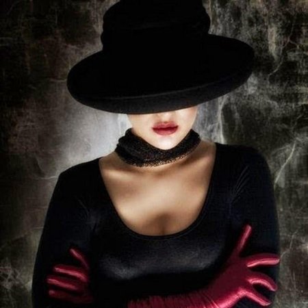 Девушка в шляпе