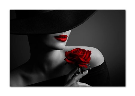 Девушка в шляпе губы