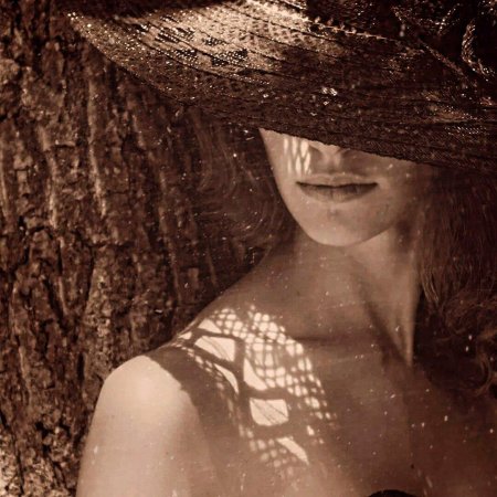 Девушка загадка