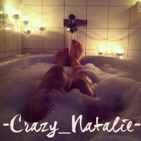 Женское тело в ванной