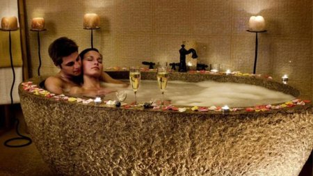 Романтическая ванна для двоих
