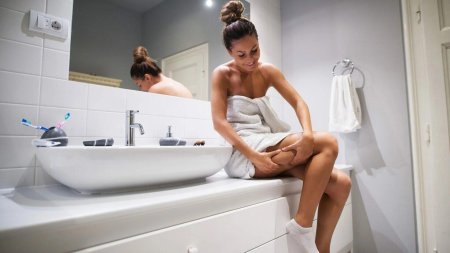 Девушка в полотенце