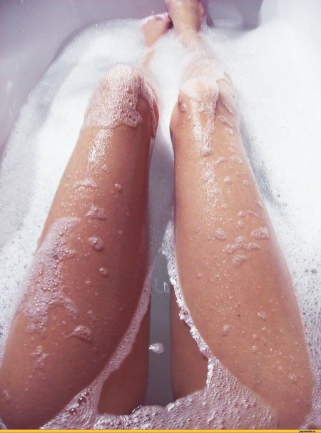 Ноги в ванной