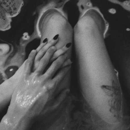 Ноги в ванной