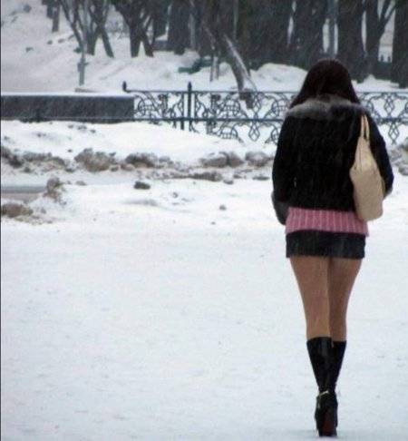 Зимой в миниюбке