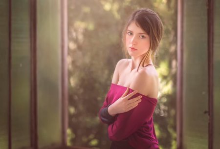 Портрет девушки с грудью