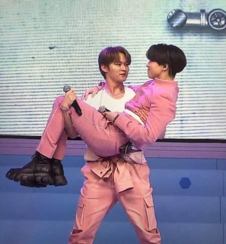 Минхо и джисон поцелуй