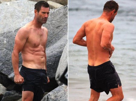 Аарон Экхарт голый