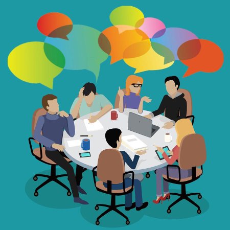 Люди сидят за круглым столом