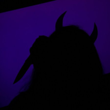 Тень с рожками