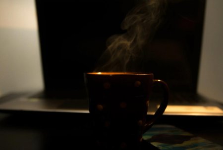 Кружка чая ночью