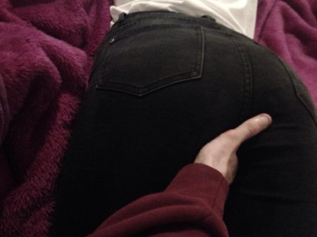 Попа в мужских руках