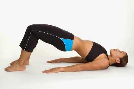 Ягодичный мостик планка