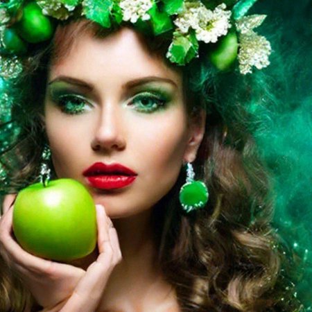 Сочное зеленое яблоко