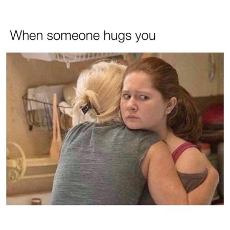 Третий лезет обниматься