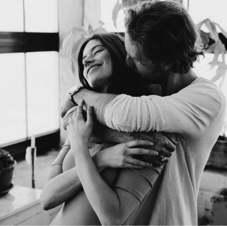 В нежных объятьях