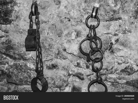 Старинные наручники