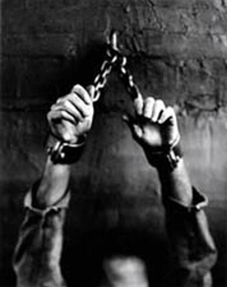 Руки в цепях