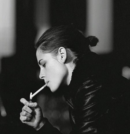 Кристен Стюарт с сигаретой