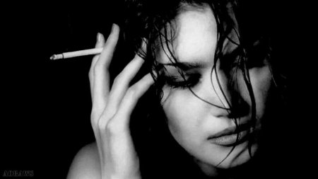 Задумчивая девушка