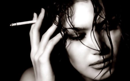 Задумчивая девушка