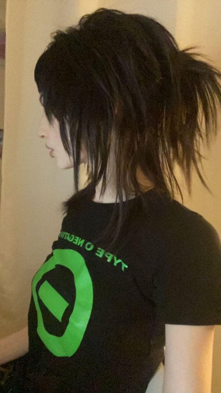 Прическа эмо