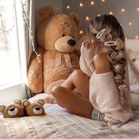 Девушка с мишкой