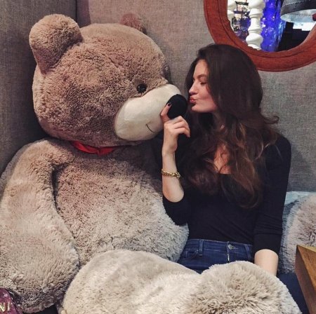 Девушка с мишкой