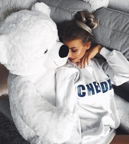 Девушка с мишкой