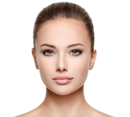 Лицо девушки анфас