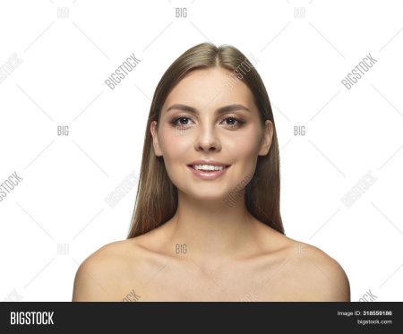 Красивая молодая женщина