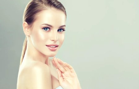 Девушка с чистым лицом