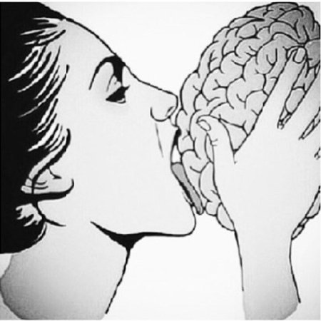 Девушка облизывает мозг