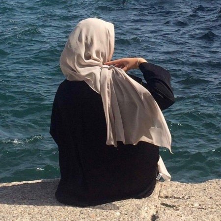 Мусульманка у моря