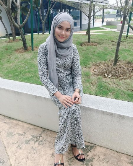 Девушка в хиджабе Yuna Zainal