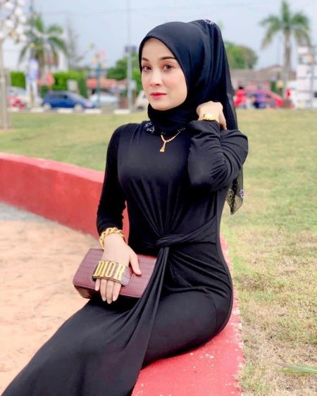 Девушки в хиджабе в обтяжку