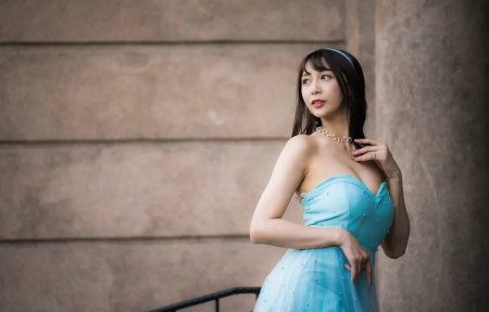 Азиатская девушка