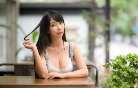 Женщина азиатка