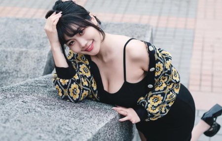 Красивая азиатская девушка