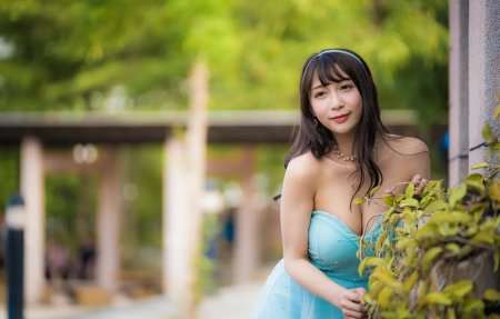 Азиатская женщина