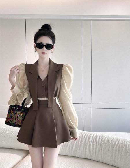 Костюм с юбкой