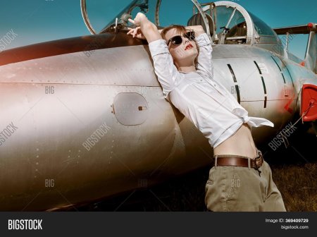 Самолет девушка