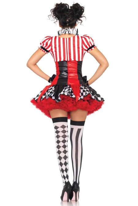 Харли Квинн в костюме Арлекина