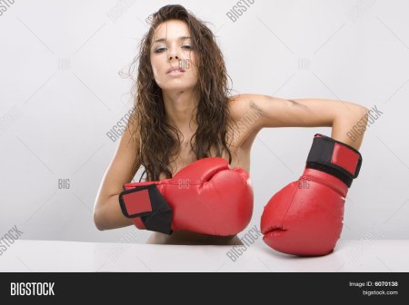 Цветы в боксёрских перчатках