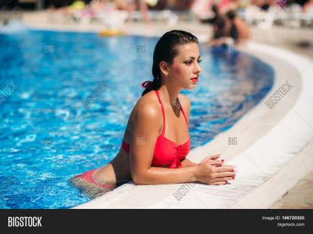 Красивые девушки купальник